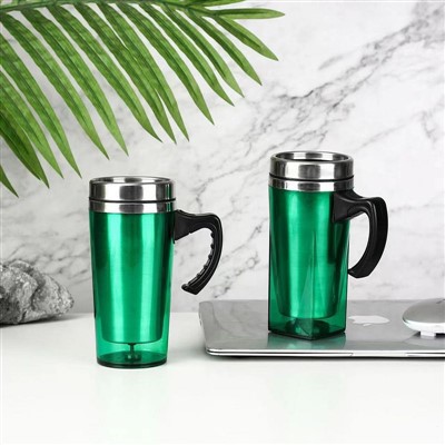 Caneca de viagem de plástico com alça e tampa